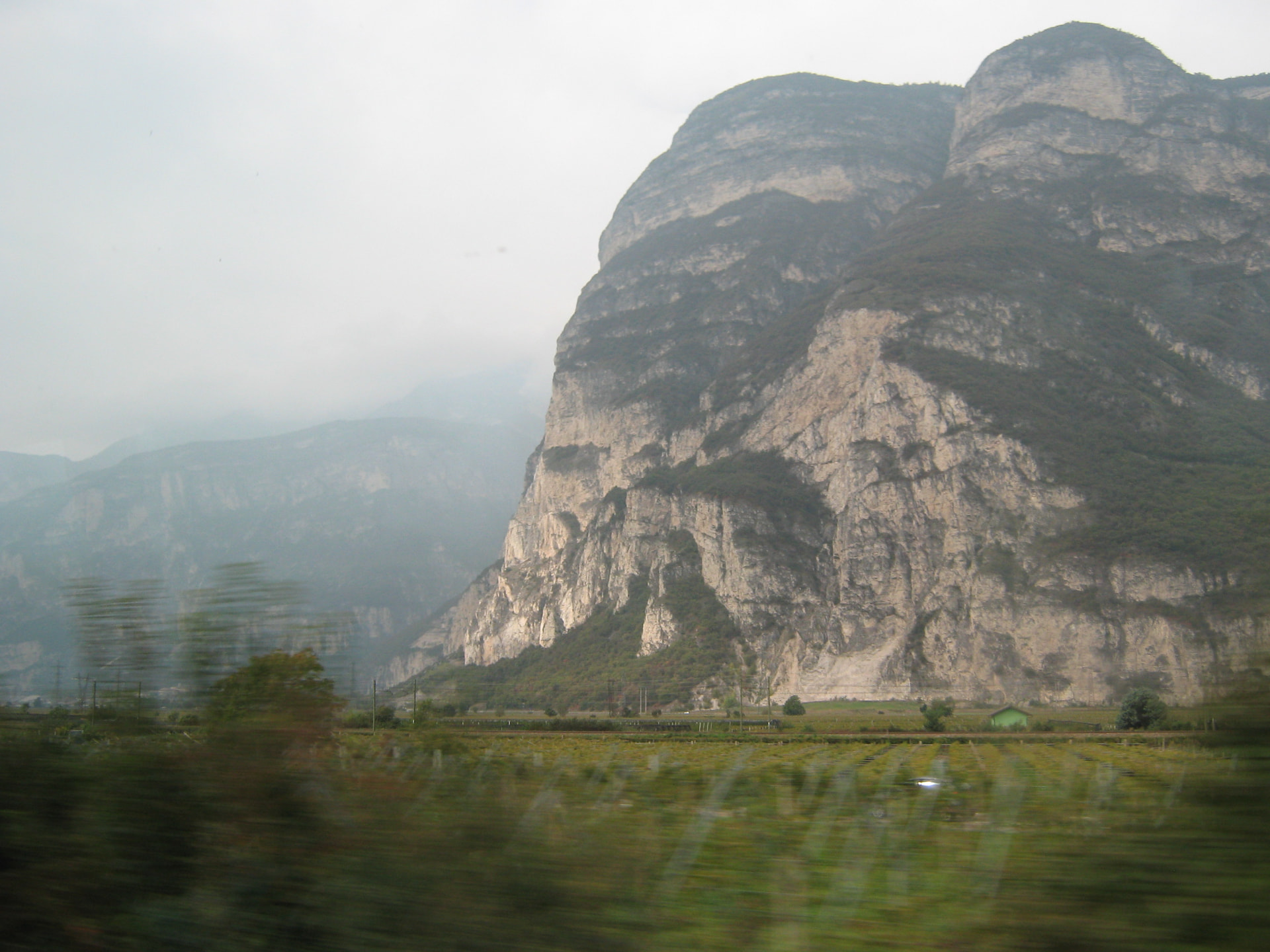 Towering Cliffs Above the Valley · উপত্যকার ওপরে সুউচ্চ খাড়া পাহাড়, Italy