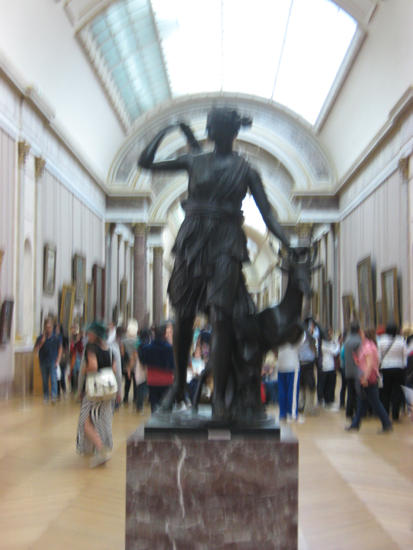 Diana with a Stag at the Louvre · লুভরে হরিণের সঙ্গে ডায়ানার মূর্তি, Paris, France