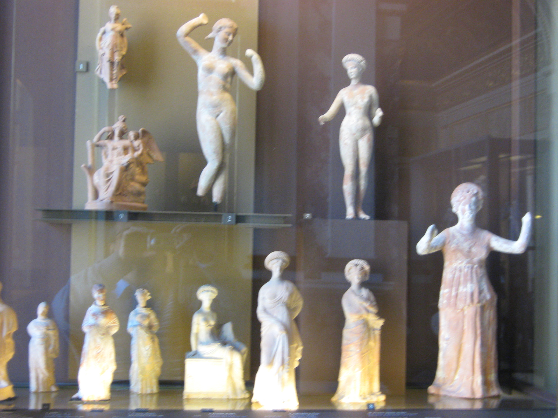 Ancient Figurines at the Louvre · লুভরে প্রাচীন ছোট ভাস্কর্য, Paris, France