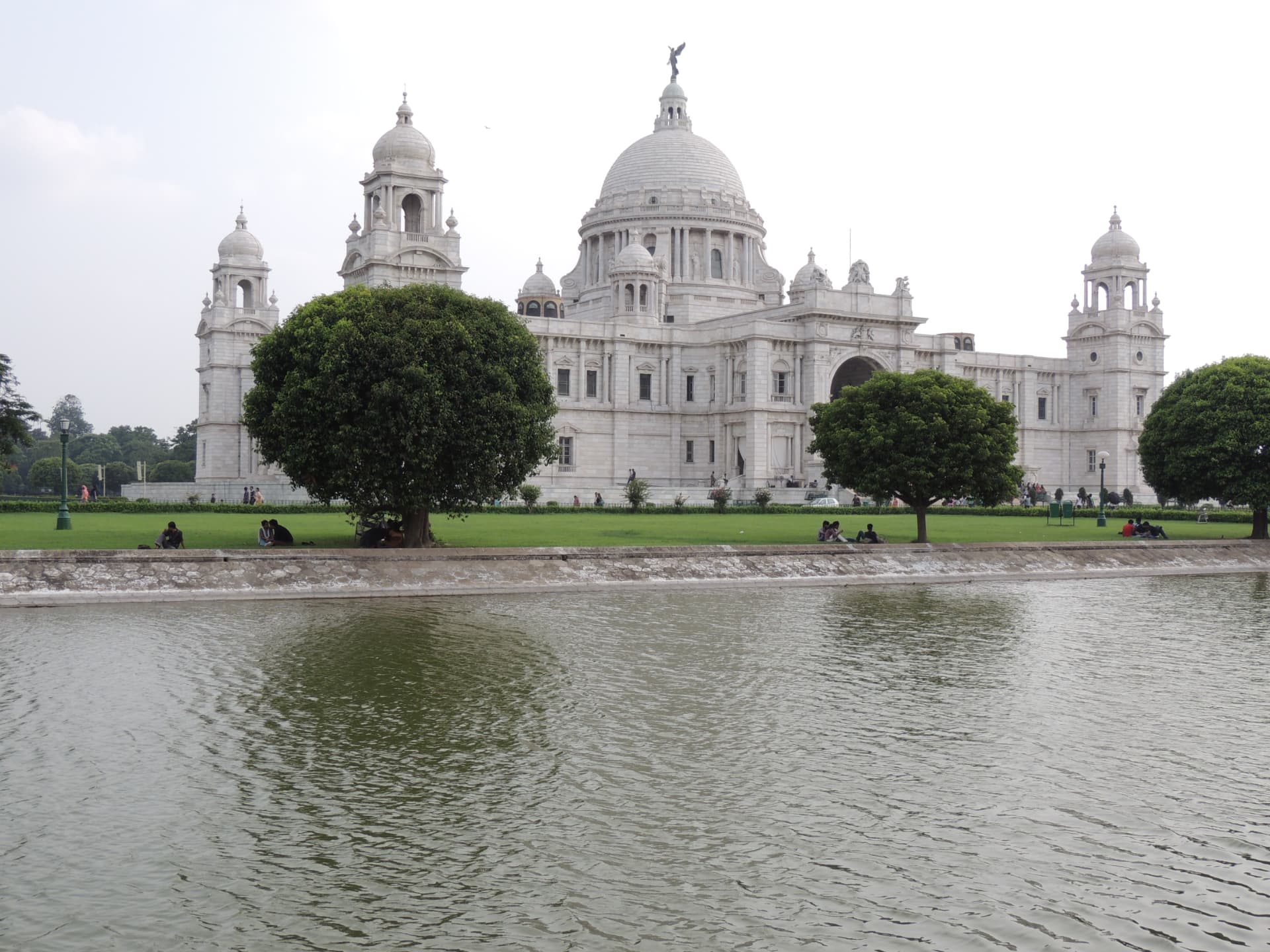 Victoria Memorial beside the Water · জলাশয়ের পাশে ভিক্টোরিয়া মেমোরিয়াল, Kolkata, West Bengal, India